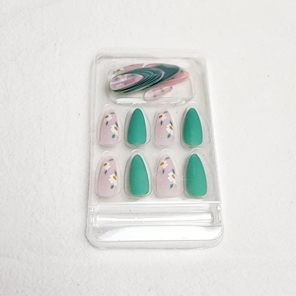 24 Pieces Fake Press On Nails